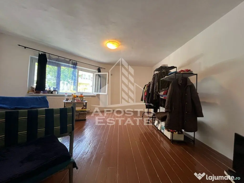 Apartament cu 2 camere, decomandat, parter inalt,centrala... 