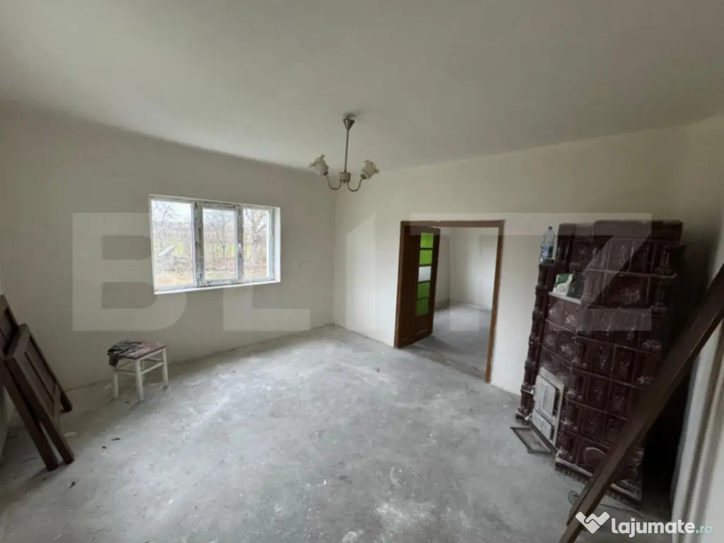 Casa de vanzare cu 3 camere, 2050 mp, zona Tatarasti