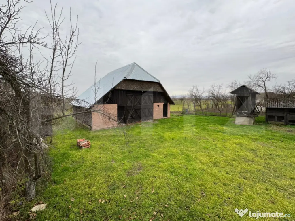 Casa de vanzare cu 3 camere, 2050 mp, zona Tatarasti