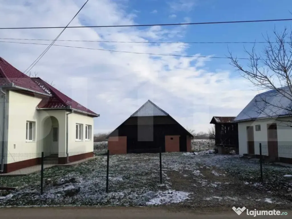 Casa de vanzare cu 3 camere, 2050 mp, zona Tatarasti