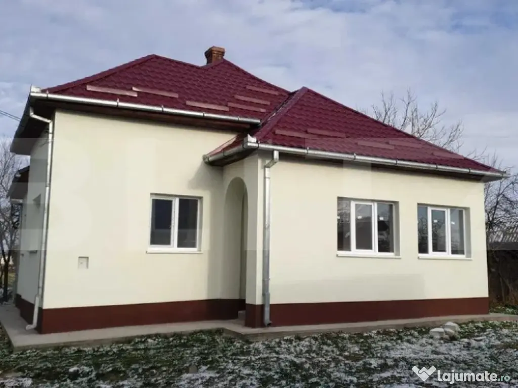 Casa de vanzare cu 3 camere, 2050 mp, zona Tatarasti