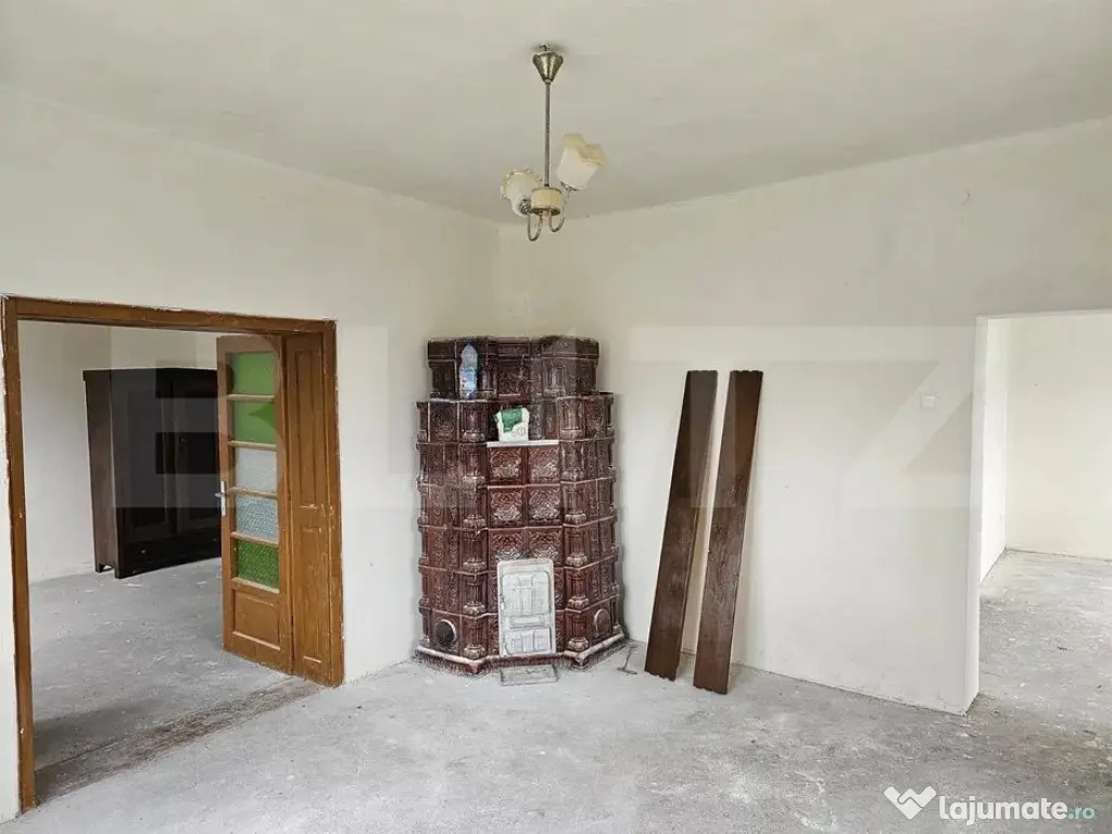 Casa de vanzare cu 3 camere, 2050 mp, zona Tatarasti