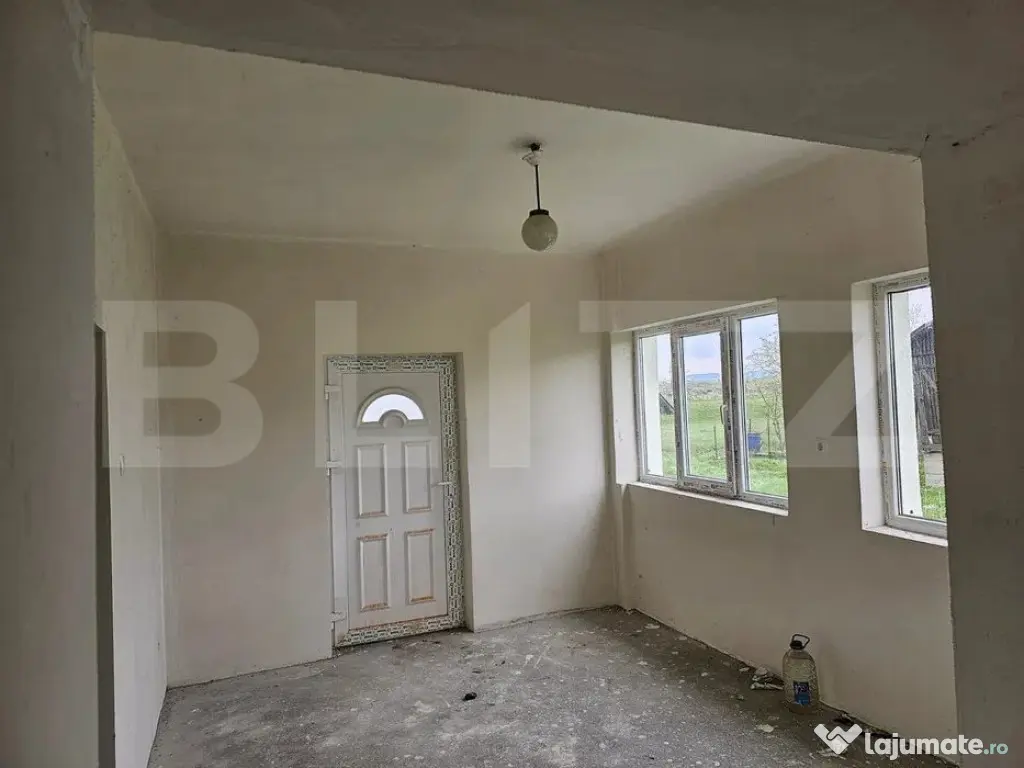 Casa de vanzare cu 3 camere, 2050 mp, zona Tatarasti