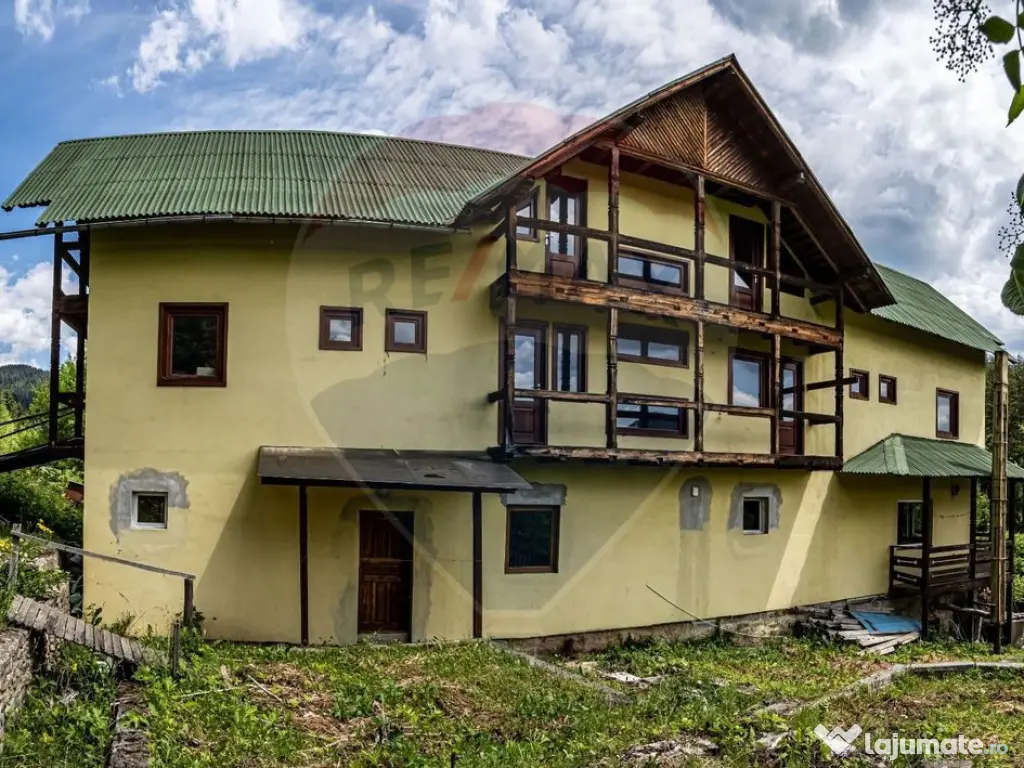 Vila / Pensiune cu 20 camere de vânzare în Câmpulung M... 