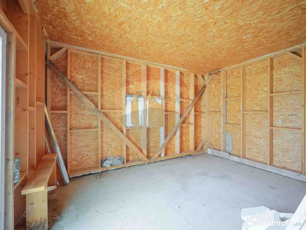 Casă cu 3 camere, anexă și 2042 mp teren de vânzare, ...