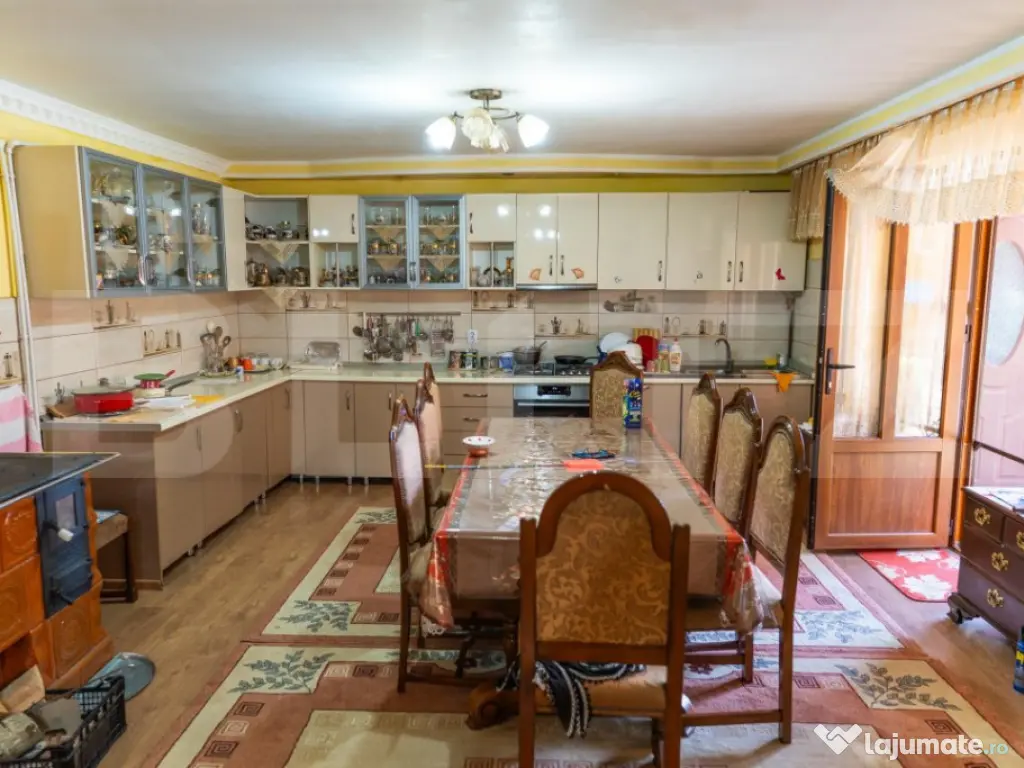 Casă de vanzare, cu 10 camere, 1200 mp, zona Dipsa