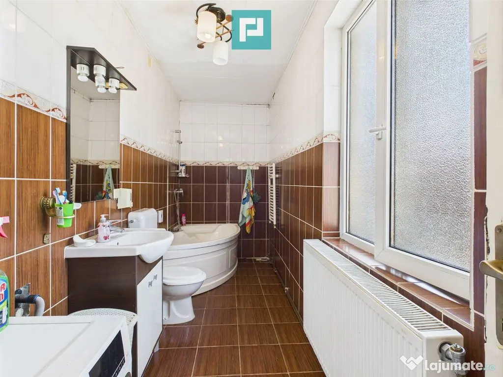 Casă cu 4 camere în Pârneava 