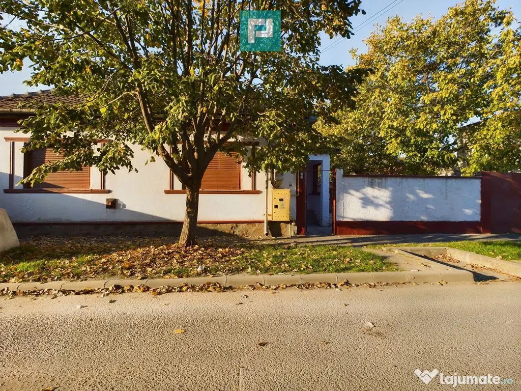 Casă cu 4 camere de vânzare în Sega 