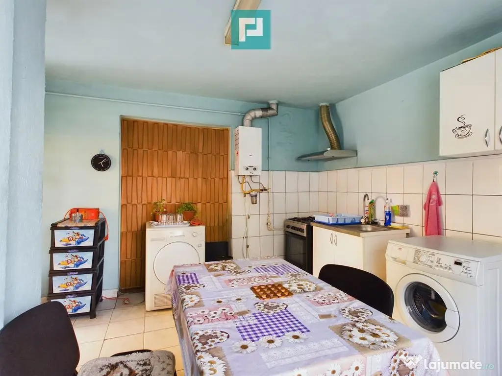 Casă cu 4 camere de vânzare în Sega 