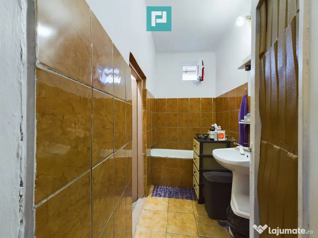 Casă cu 4 camere de vânzare în Sega 