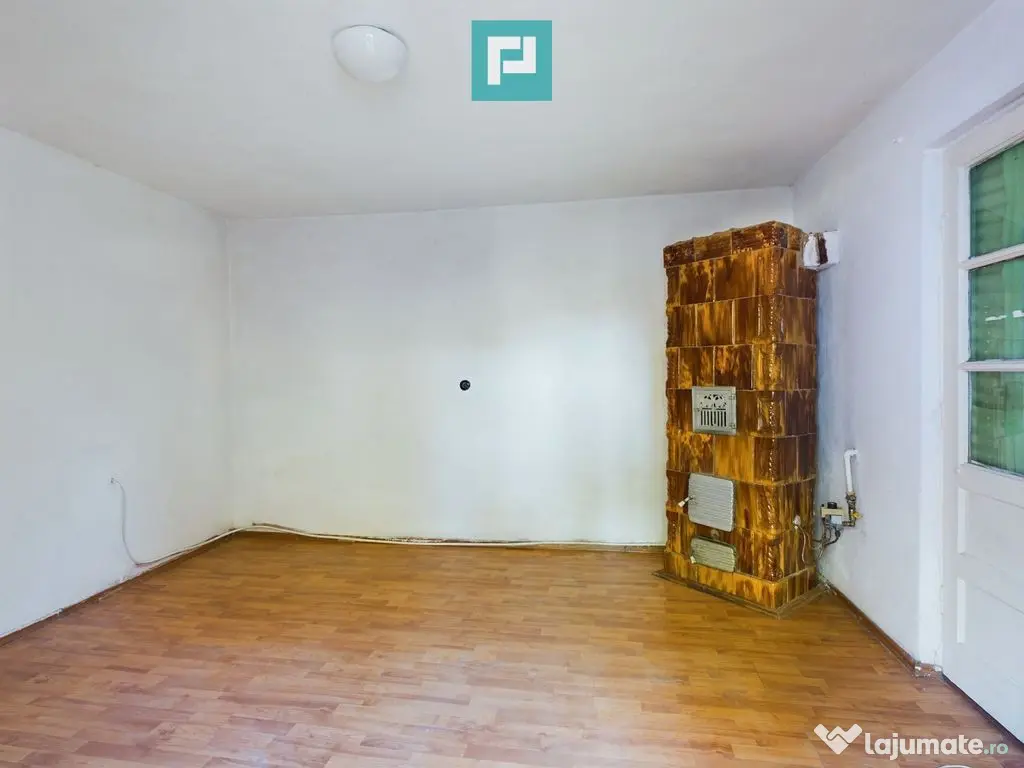 Casă cu 4 camere de vânzare în Sega 