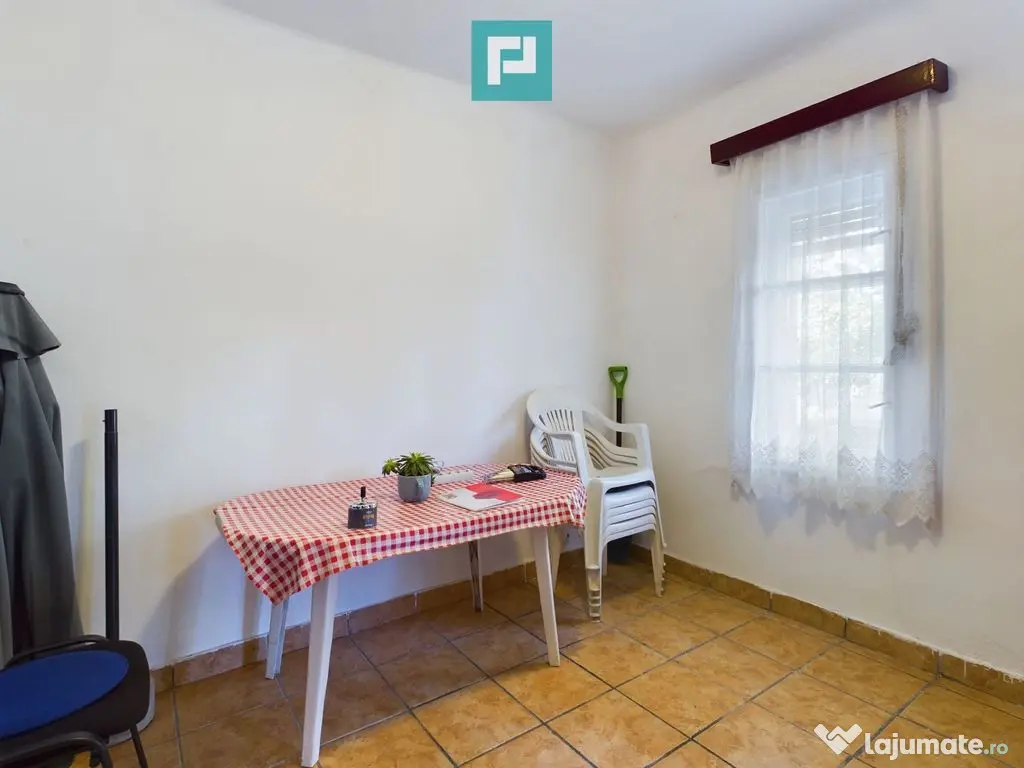 Casă cu 4 camere de vânzare în Sega 