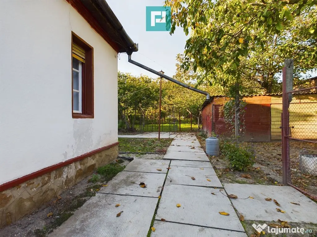 Casă cu 4 camere de vânzare în Sega 