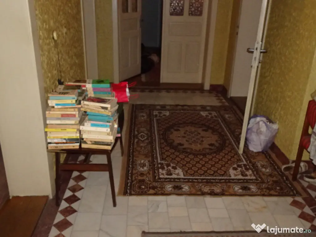 Vand apartament cu 4 camere cu garaj si beci in duplex in Deva, 