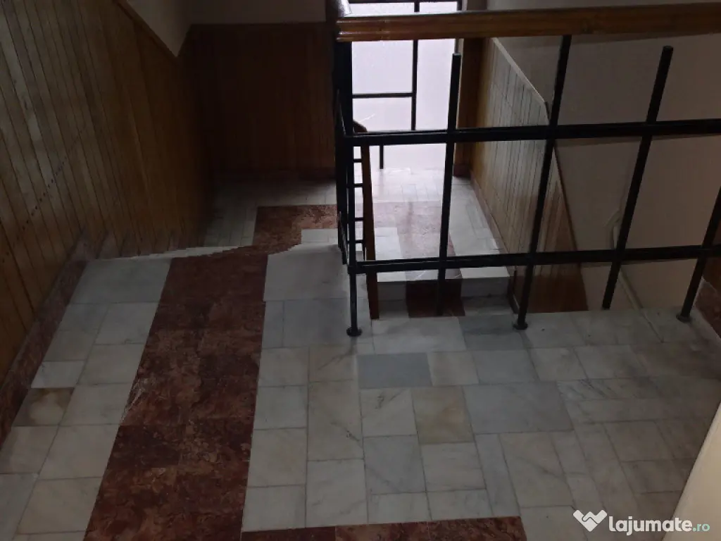 Vand apartament cu 4 camere cu garaj si beci in duplex in Deva, 