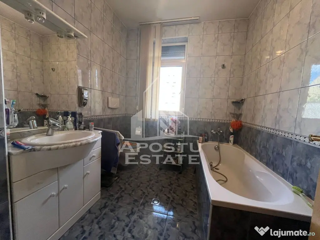 Casa individuala cu 4 camere, teren 404 mp,acces auto,gar... 