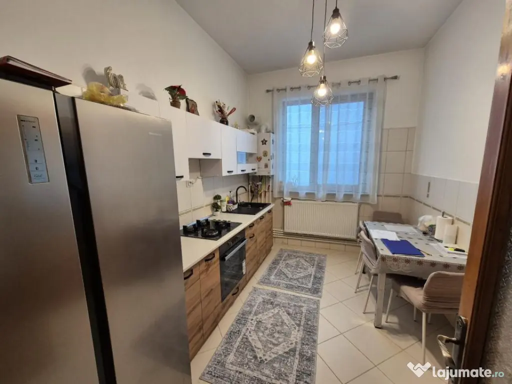 Casa 4 cam 200mp, caramida teren 509 mp mobilata zona Centr 