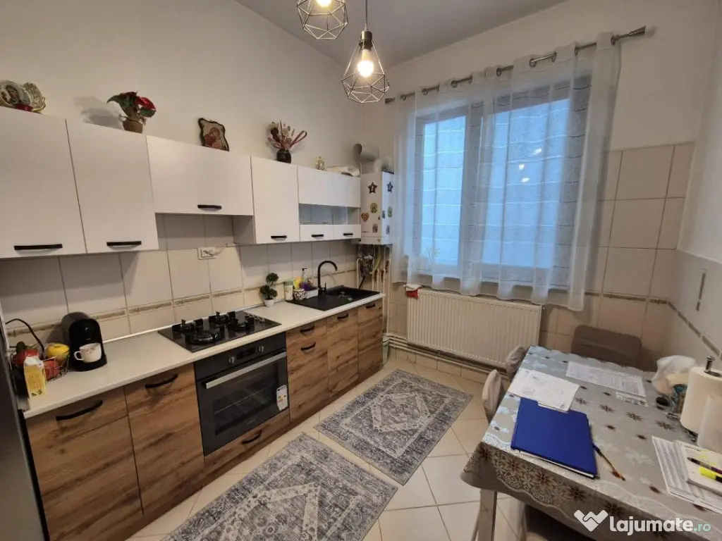 Casa 4 cam 200mp, caramida teren 509 mp mobilata zona Centr 