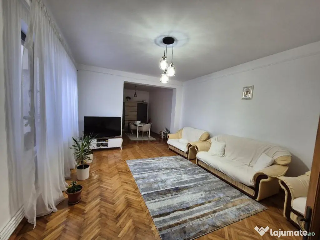 Casa 4 cam 200mp, caramida teren 509 mp mobilata zona Centr 