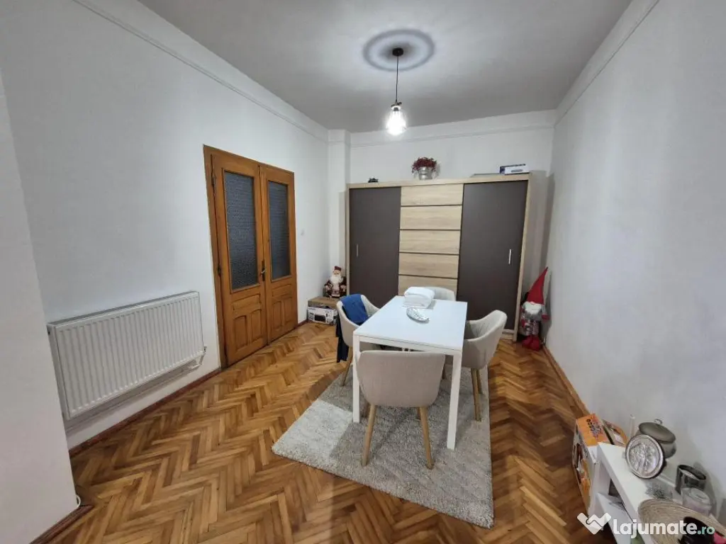 Casa 4 cam 200mp, caramida teren 509 mp mobilata zona Centr 