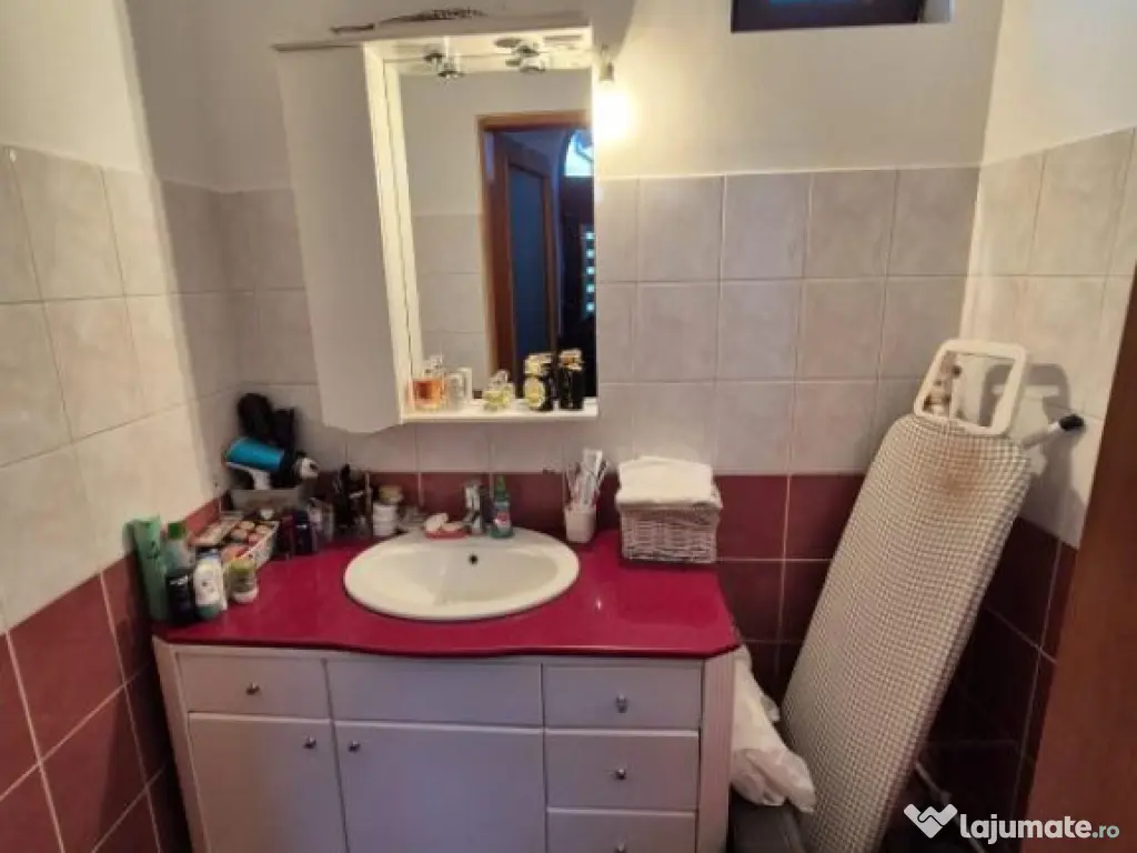 Casa 4 cam 200mp, caramida teren 509 mp mobilata zona Centr 