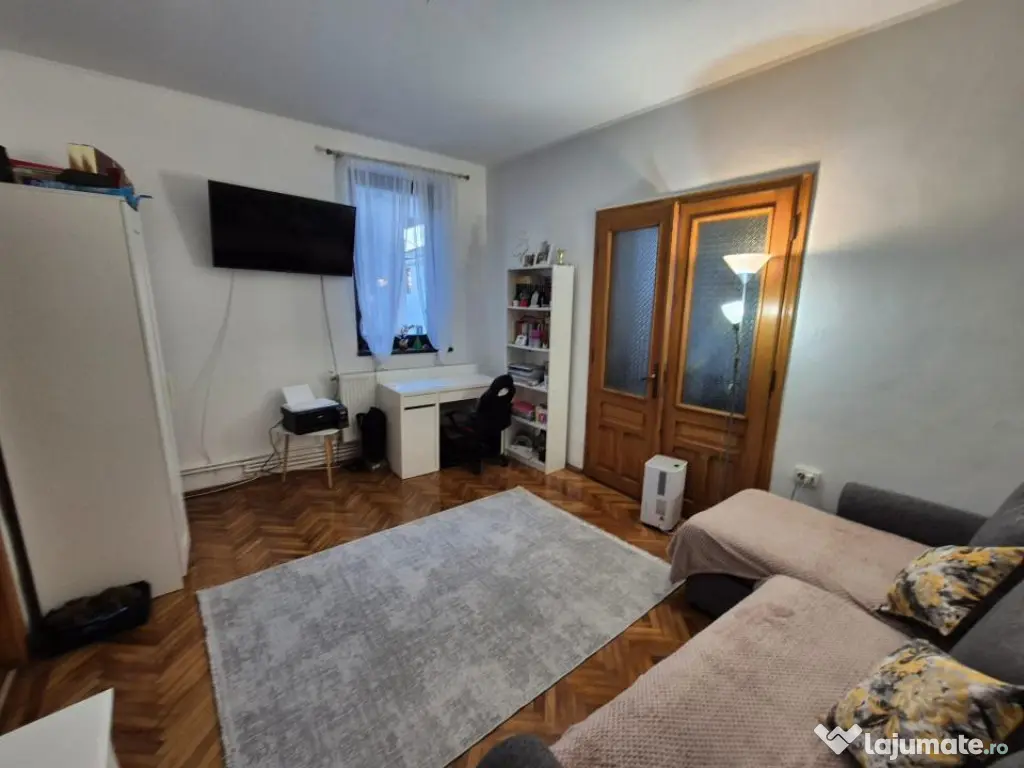 Casa 4 cam 200mp, caramida teren 509 mp mobilata zona Centr 