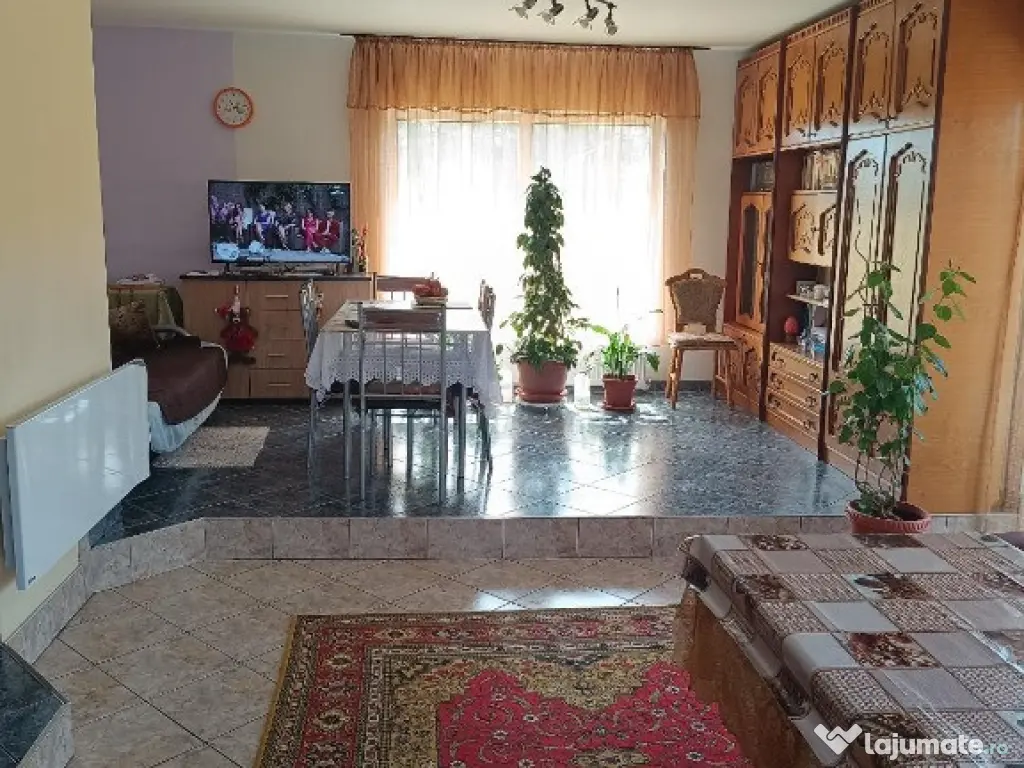 Casa zona Unirea la iesire