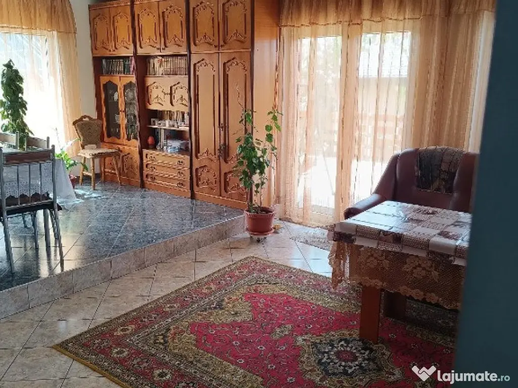 Casa zona Unirea la iesire