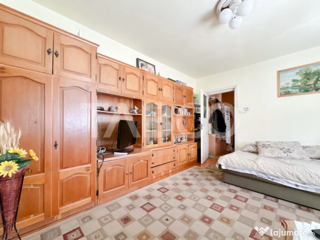 Apartament cu 2 camere in zona Mihai Viteazu retras de la st 