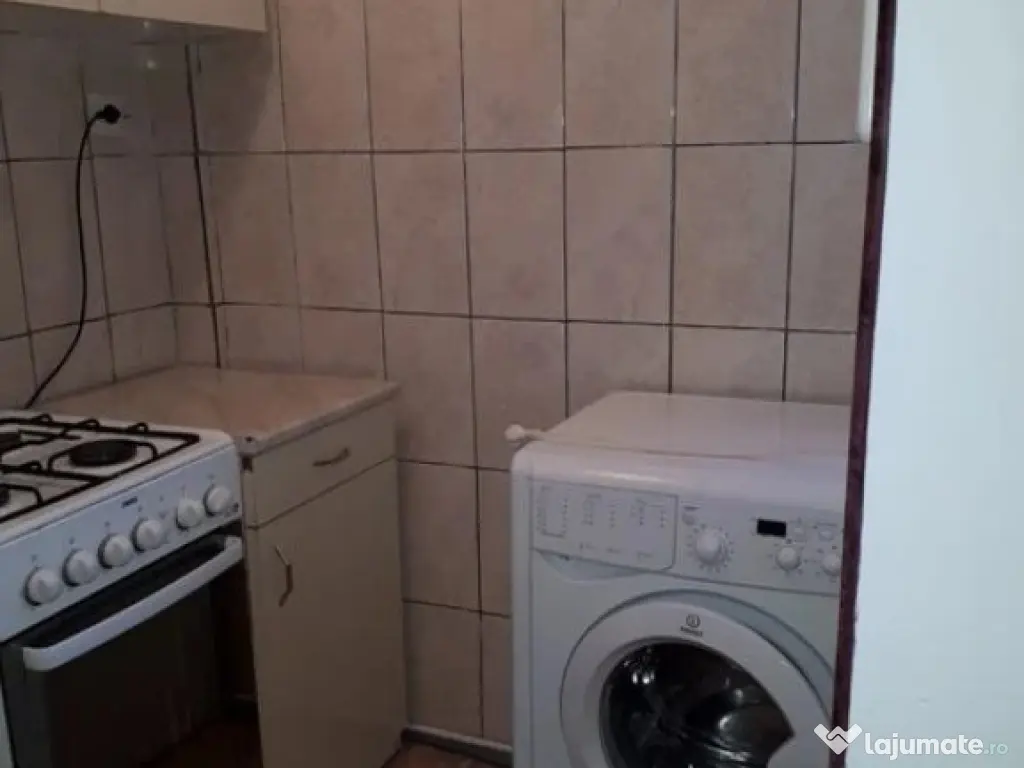 1 camera in zona Aradului