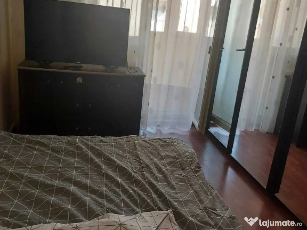 3 camere in zona Complexul Studentesc
