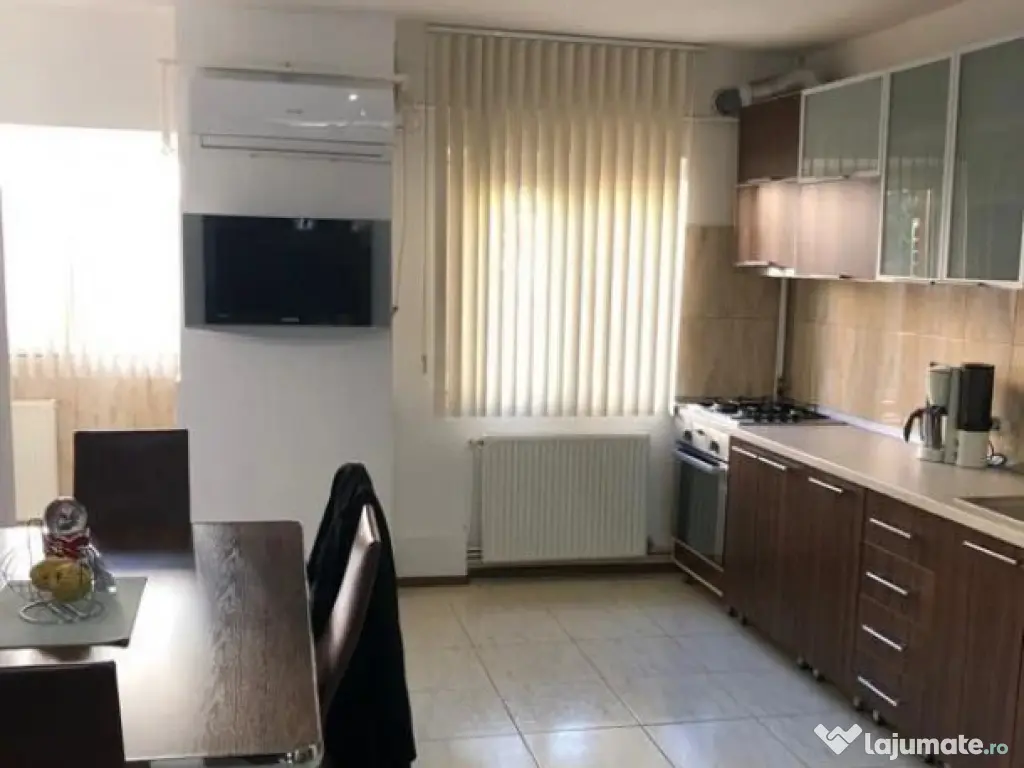 3 camere in zona Complexul Studentesc