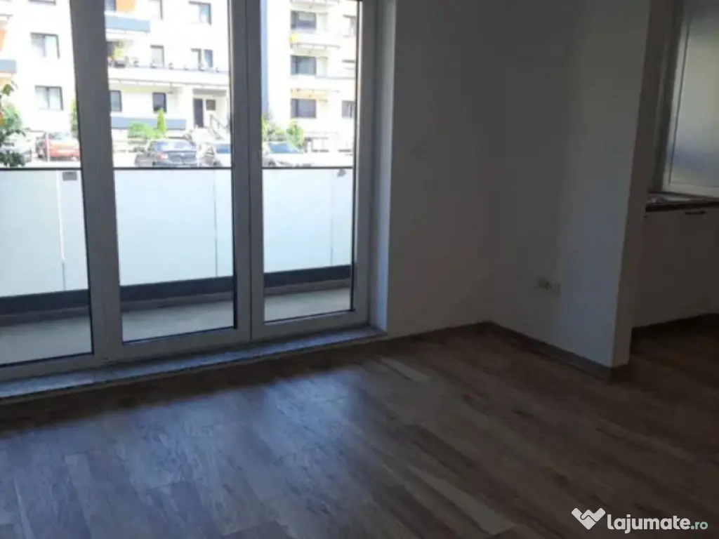 Apartament 3 camere, decomandat - zona Tractorul