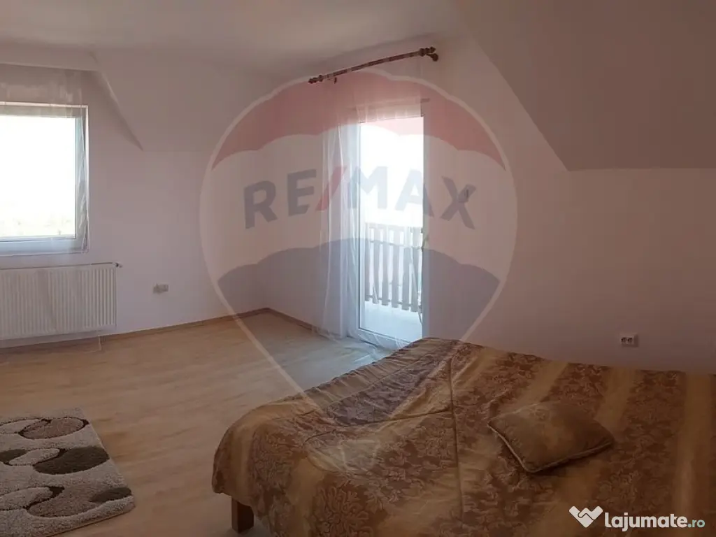 Casă cu mansardă cu 5 camere de vânzare în zonă metr... 