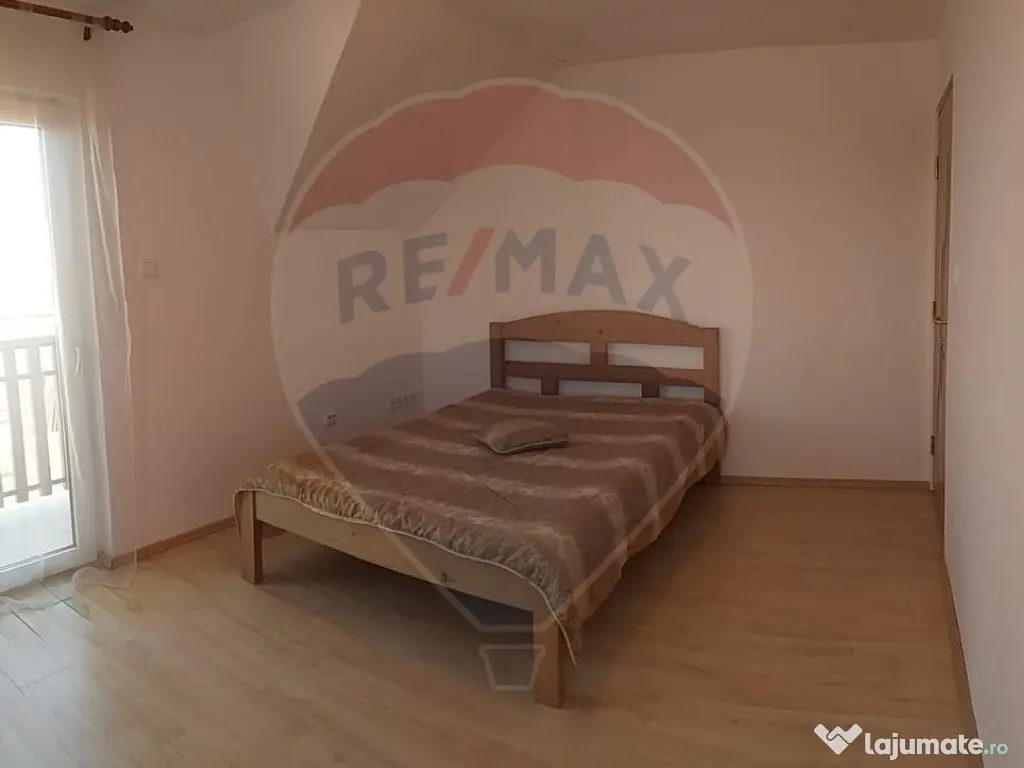 Casă cu mansardă cu 5 camere de vânzare în zonă metr... 