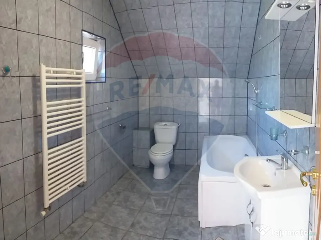 Casă cu mansardă cu 5 camere de vânzare în zonă metr... 