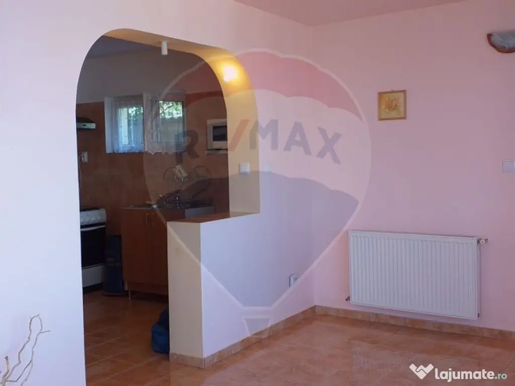 Casă cu mansardă cu 5 camere de vânzare în zonă metr... 