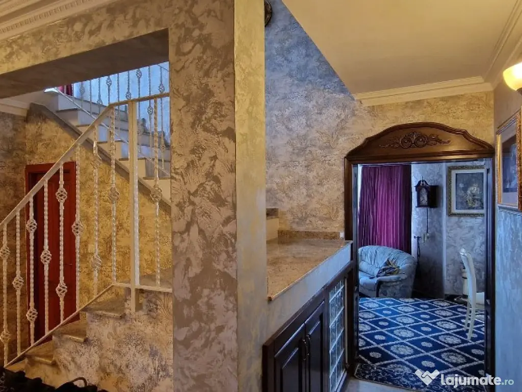 Casa de vanzare, Sanmartin la intrarea in localitate