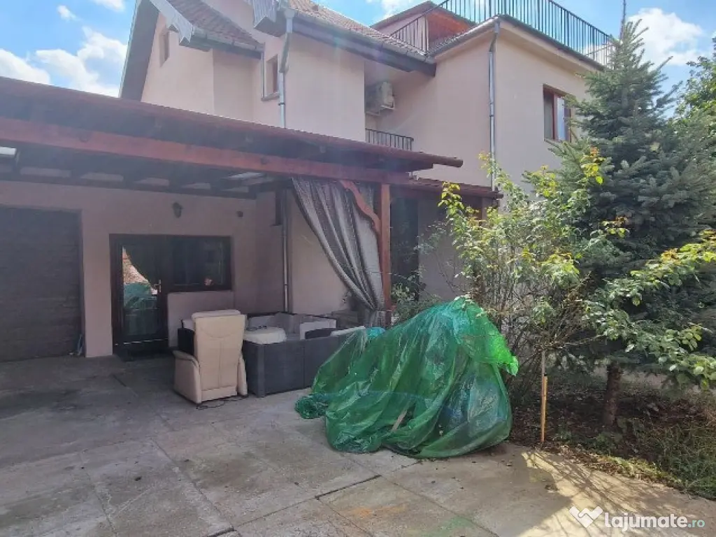 Casa de vanzare, Sanmartin la intrarea in localitate