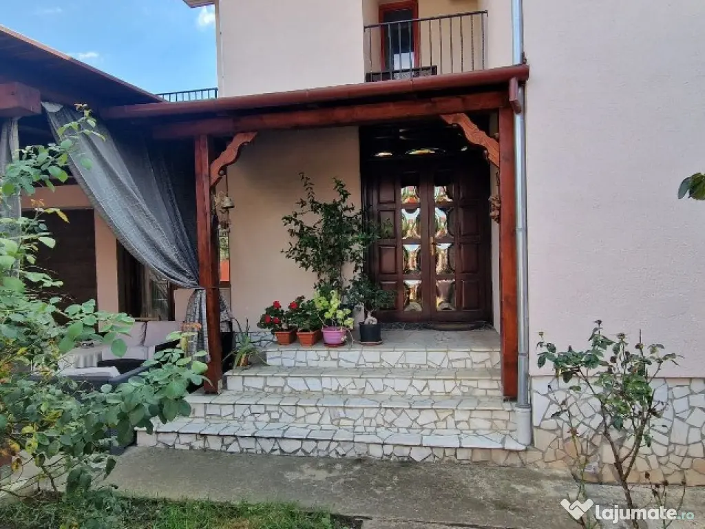 Casa de vanzare, Sanmartin la intrarea in localitate