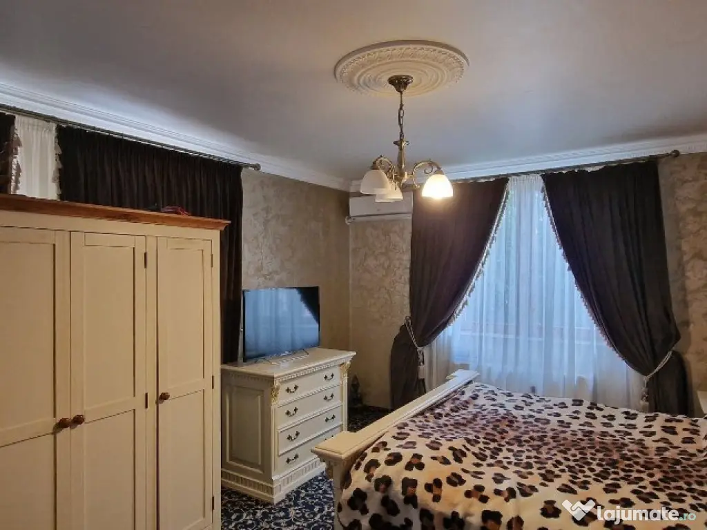 Casa de vanzare, Sanmartin la intrarea in localitate