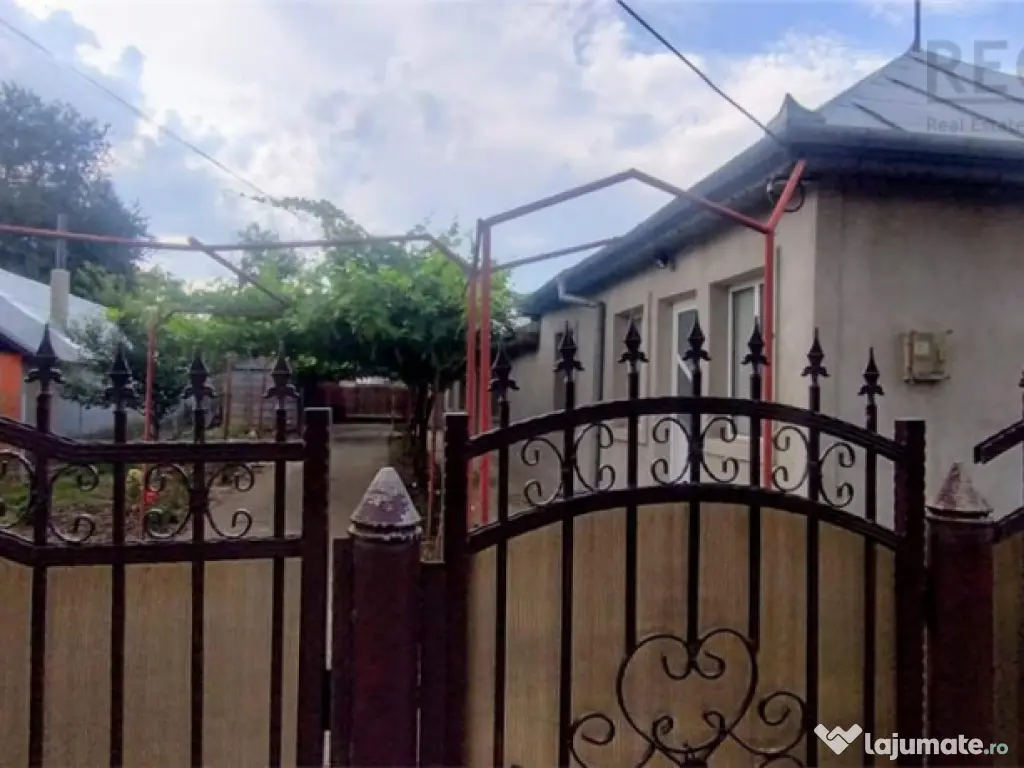 Casa renovata 4 camere cu teren 1800m Smeeni