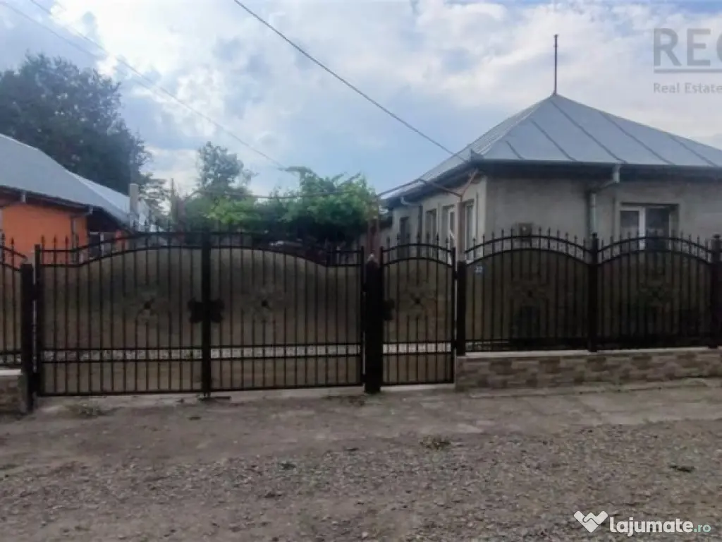 Casa renovata 4 camere cu teren 1800m Smeeni