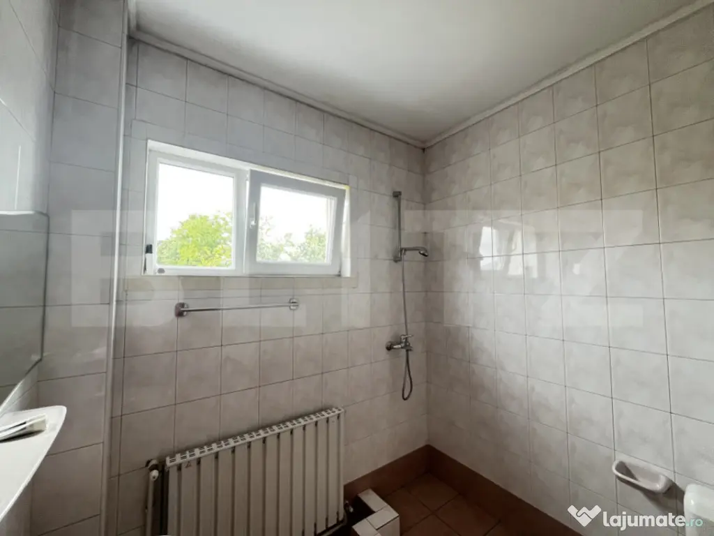 Casa de vanzare in Lazuri, ideala si pentru investitii