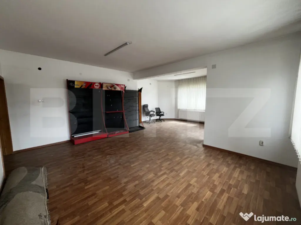 Casa de vanzare in Lazuri, ideala si pentru investitii