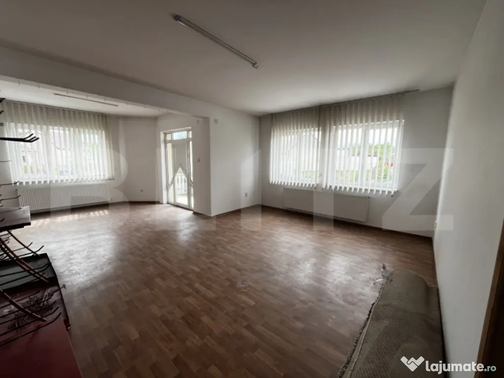 Casa de vanzare in Lazuri, ideala si pentru investitii