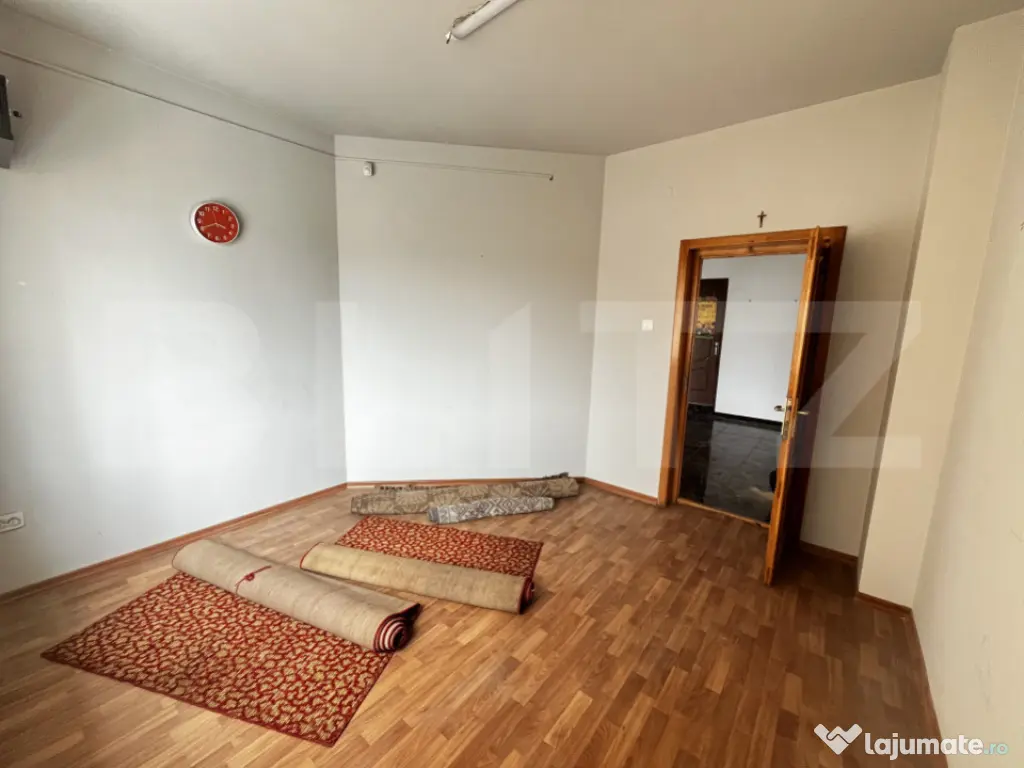 Casa de vanzare in Lazuri, ideala si pentru investitii