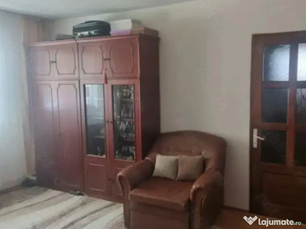 Apartament 2 camere, semidecomandat - zona Noua