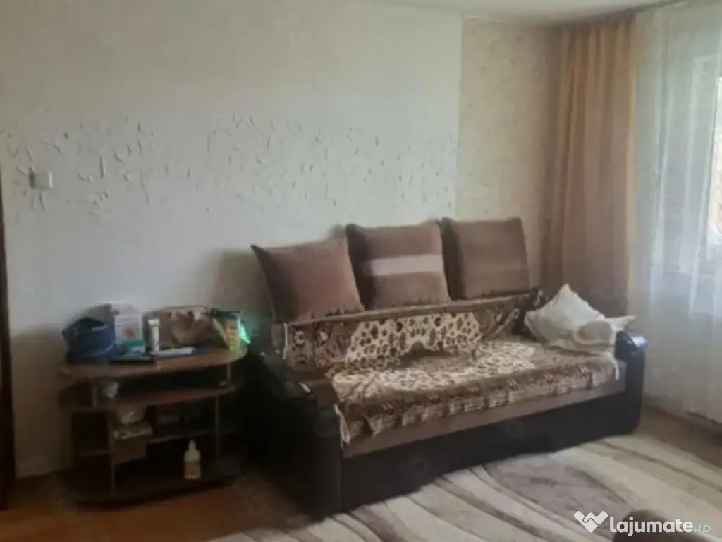 Apartament 2 camere, semidecomandat - zona Noua