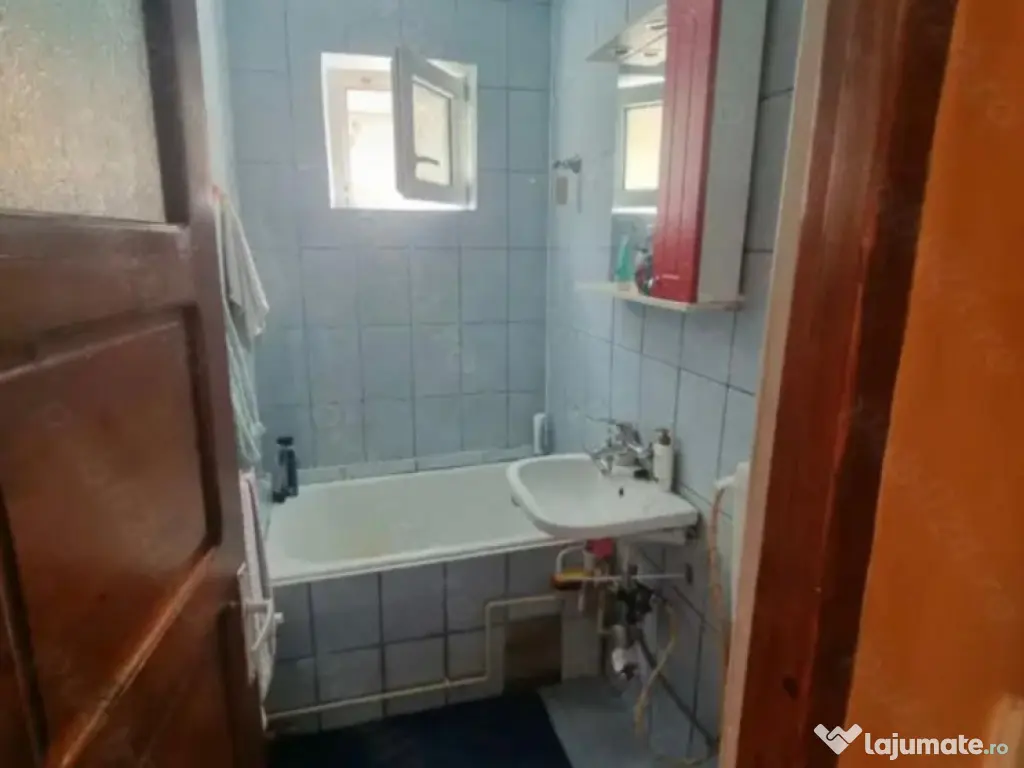 Apartament 2 camere, semidecomandat - zona Noua